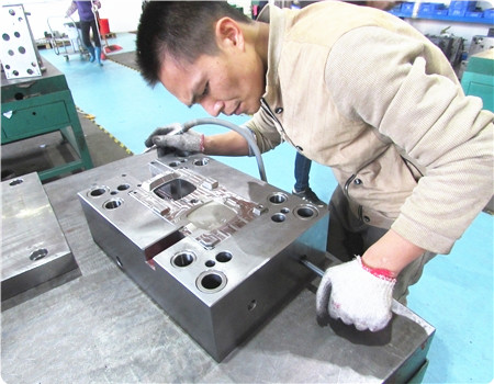 塑膠模具加工