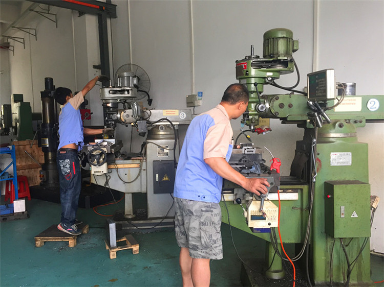 廣東塑膠模具廠家
