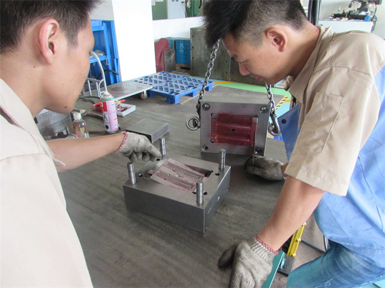 塑膠模具加工