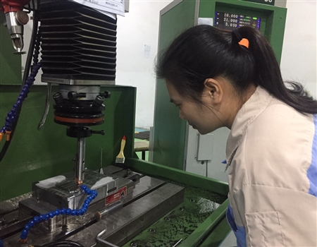 塑膠模具廠