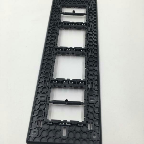 開關(guān)面板塑膠模具